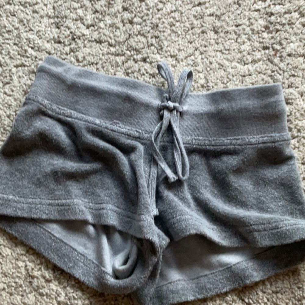 Kids Grey hard tails size medium!🎧